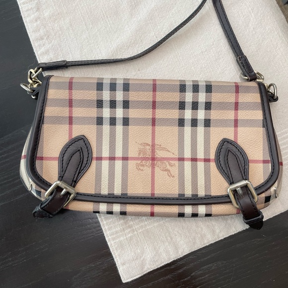 💯 authentic Burberry Haymarket crossbody - Picture 3 of 15